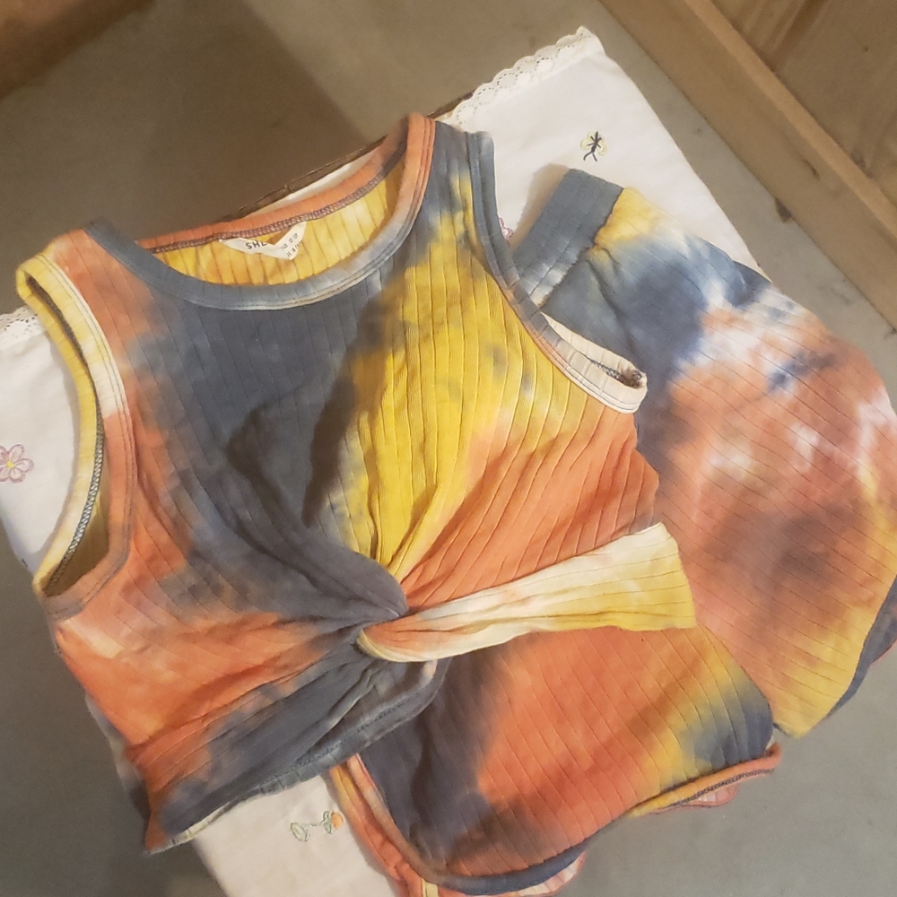 Girls 10/12 shorts & crop top Shein